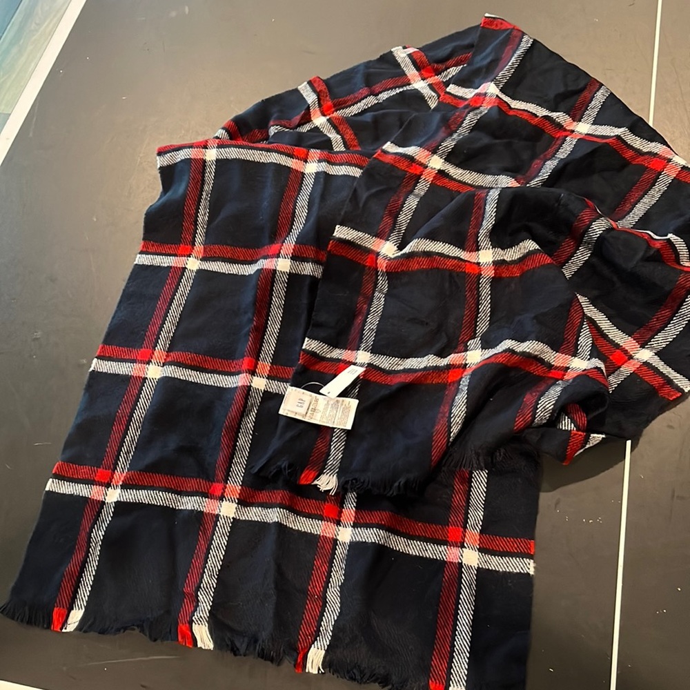 Gap Navy and Red Plaid Scarf NWT